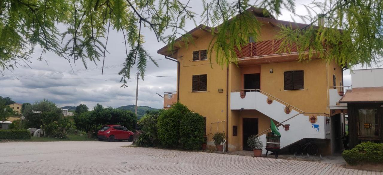 Azienda Agrituristica Piccolo Ranch San Pietro  Ngoại thất bức ảnh